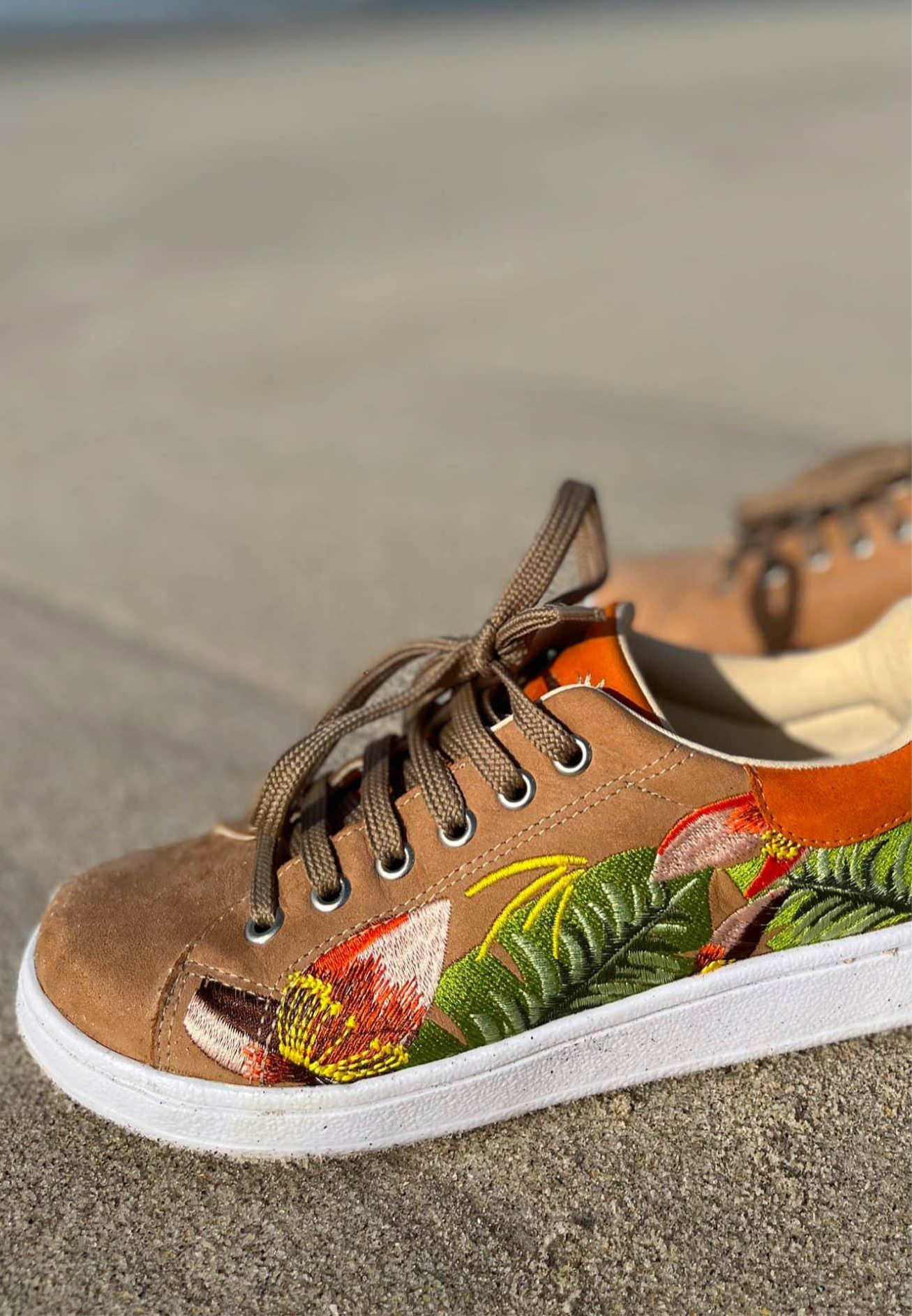 Mangará Women's Sneakers Embroidery Suede